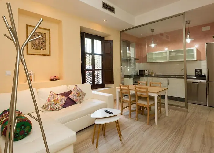 3 Bedrooms Apartment In The Historic Center By The River
