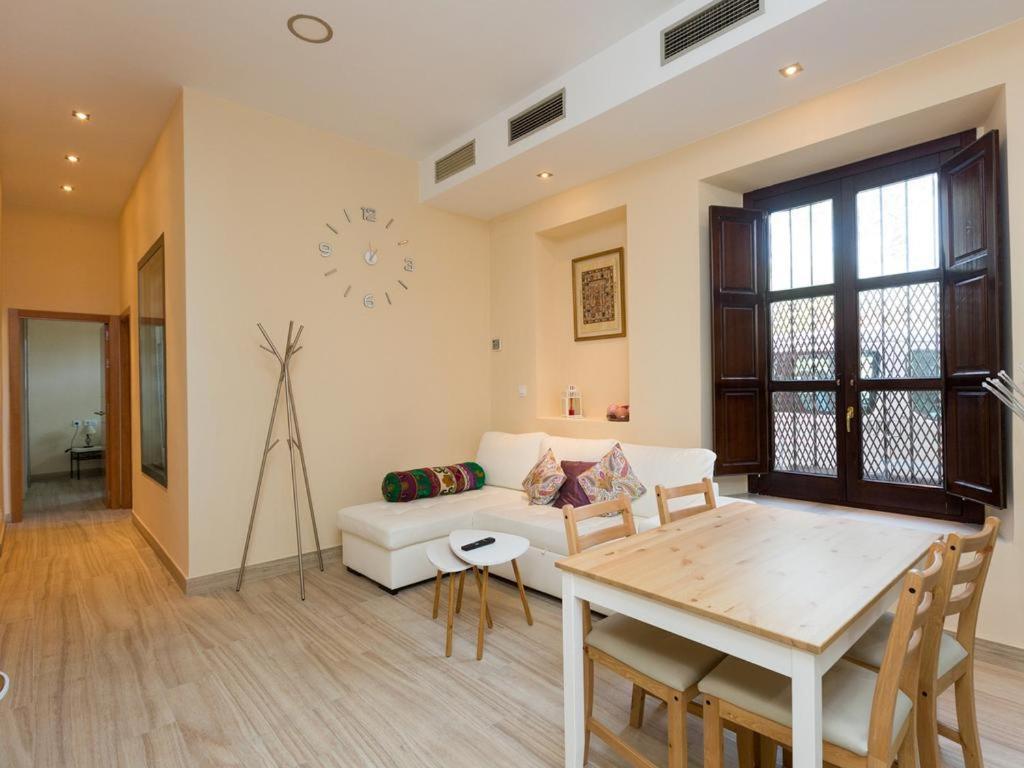 Apartamento 3 Bedrooms In The Historic Center By The River