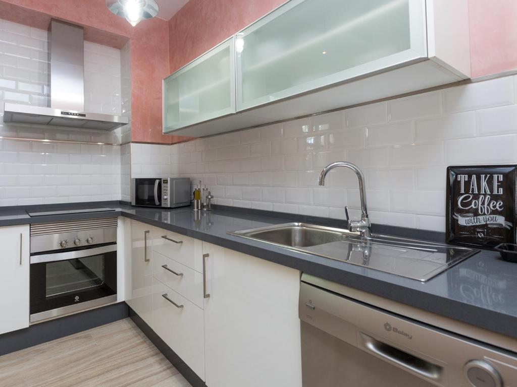 3 Bedrooms In The Historic Center By The River *